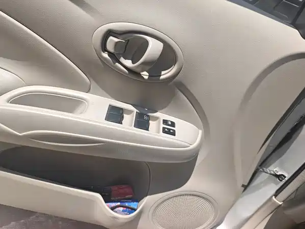 Nissan Sunny 2012