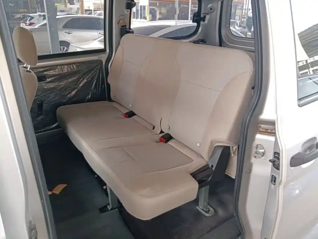 Wuling Hongguang V 2023 — фото 17