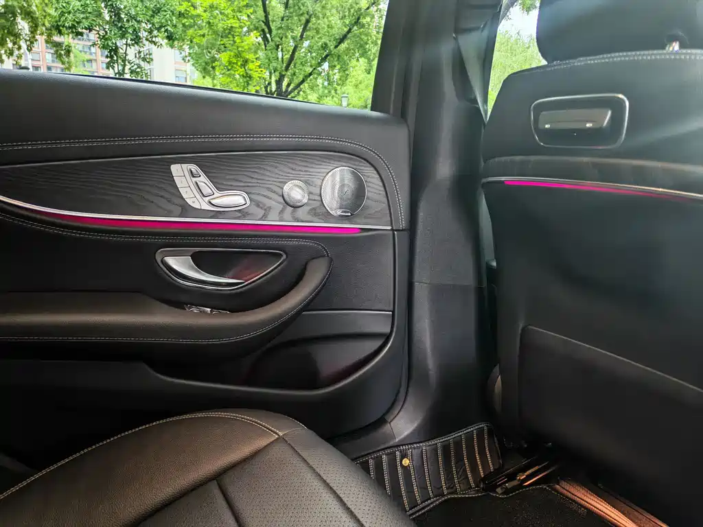 Mercedes-Benz E-Class 2019 — фото 17