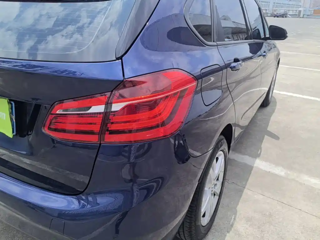 BMW 2 Series Active Tourer 2017 — фото 8