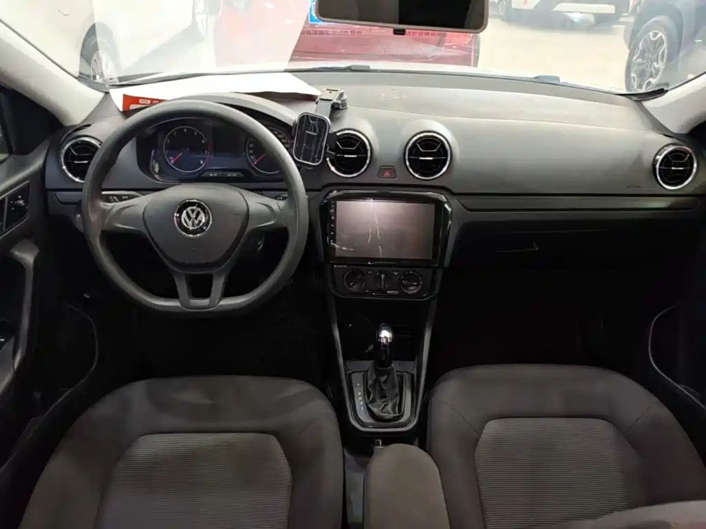 Volkswagen Jetta 2019 — фото 10