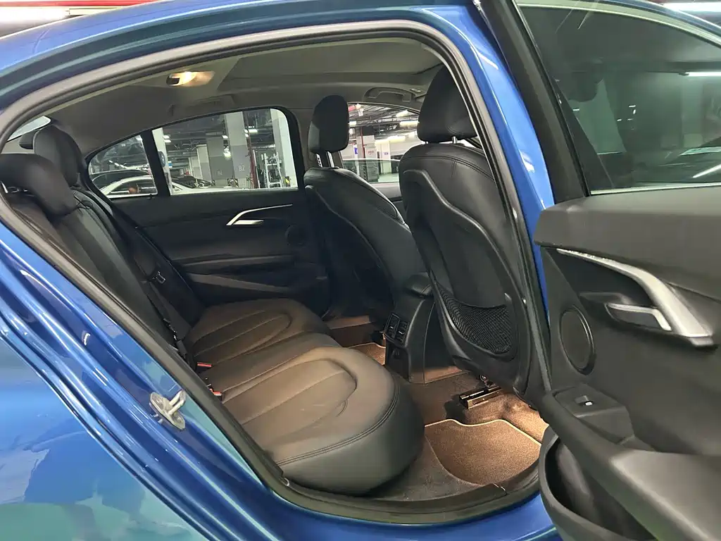 BMW 1 Series 2019 — фото 15