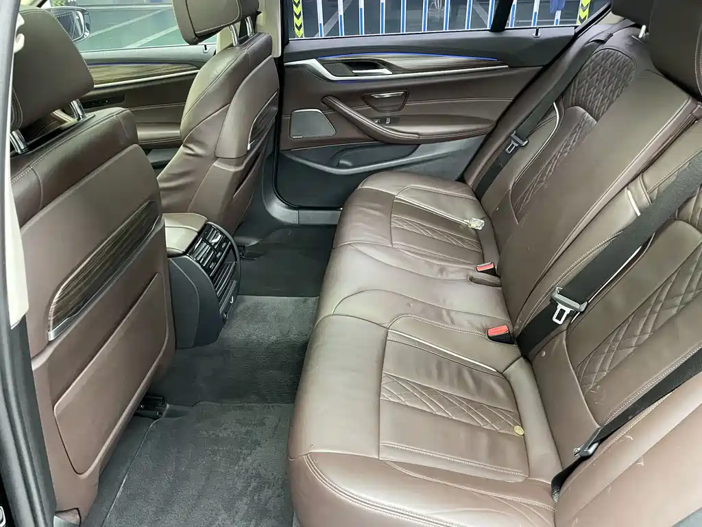 BMW 5 Series New Energy 2019 — фото 12