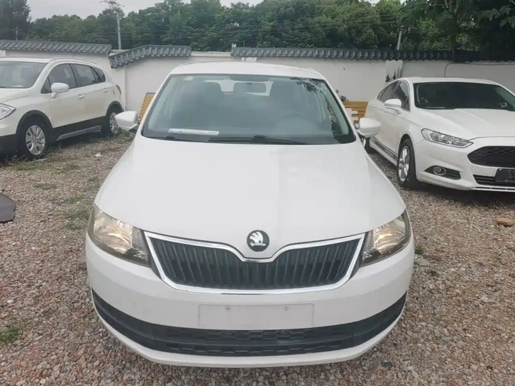 Skoda Rapid Spaceback 2016 — фото 3
