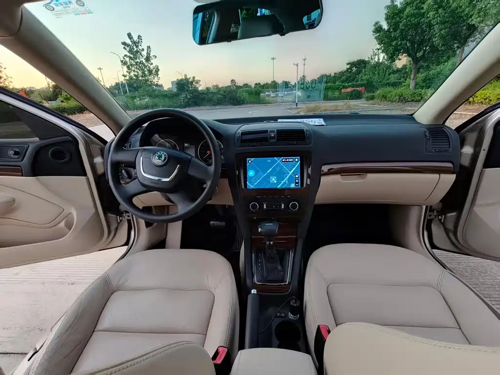 Skoda Octavia 2013 — фото 10