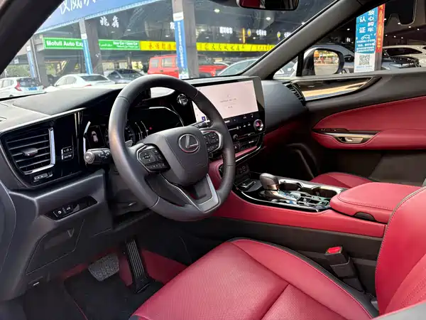 Lexus NX 2024
