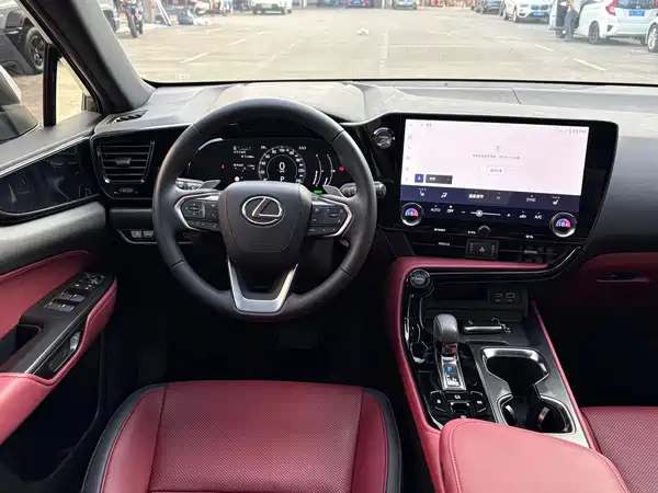 Lexus NX 2024