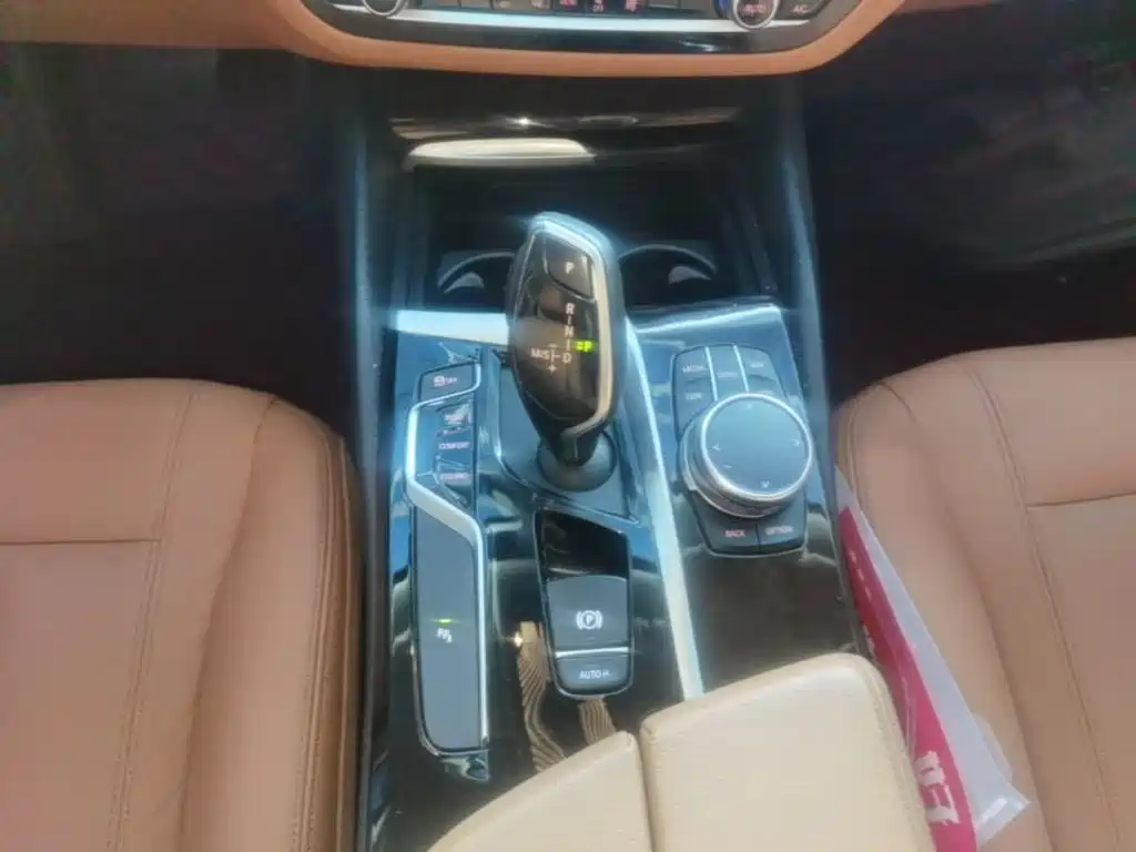 BMW 5 Series 2017 — фото 14