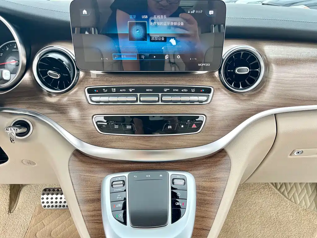 Mercedes-Benz V-Class 2022 — фото 14