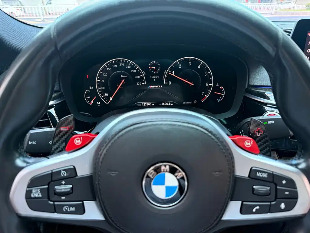 BMW 5 Series 2019 — фото 14