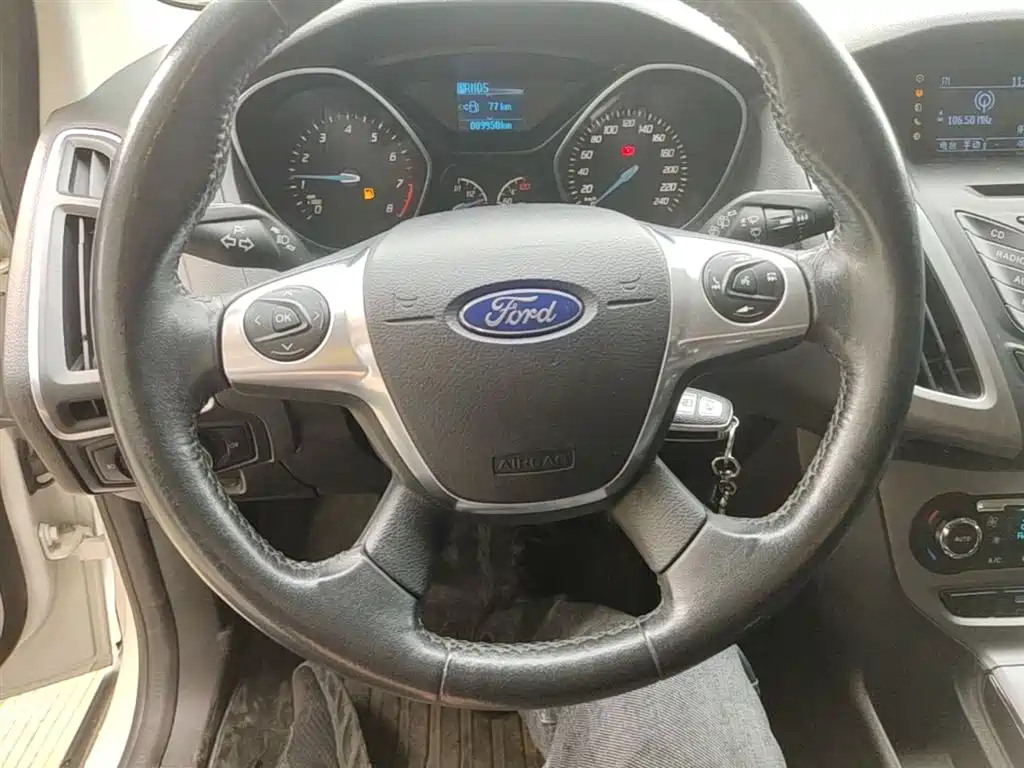 Ford Focus 2015 — фото 11