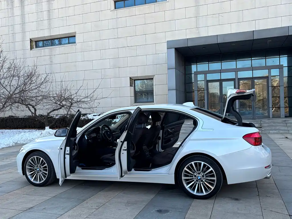 BMW 3 Series 2019 — фото 24