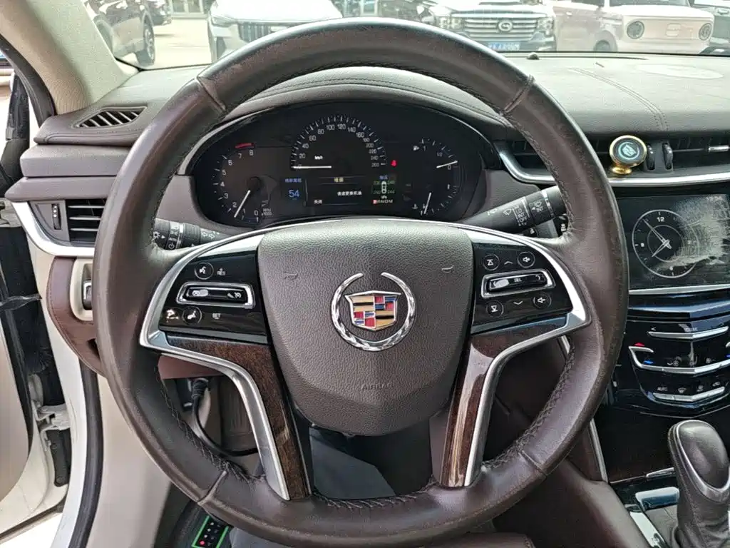 Cadillac XTS 2015 — фото 11