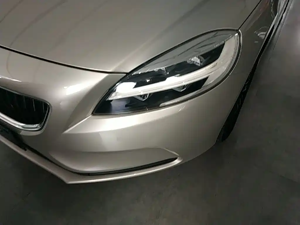 Volvo V40 2018 — фото 24