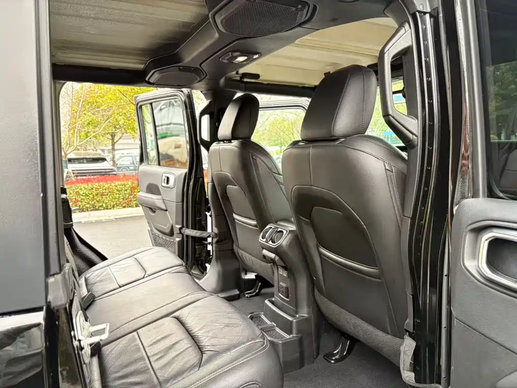 Jeep Wrangler 2019 — фото 11