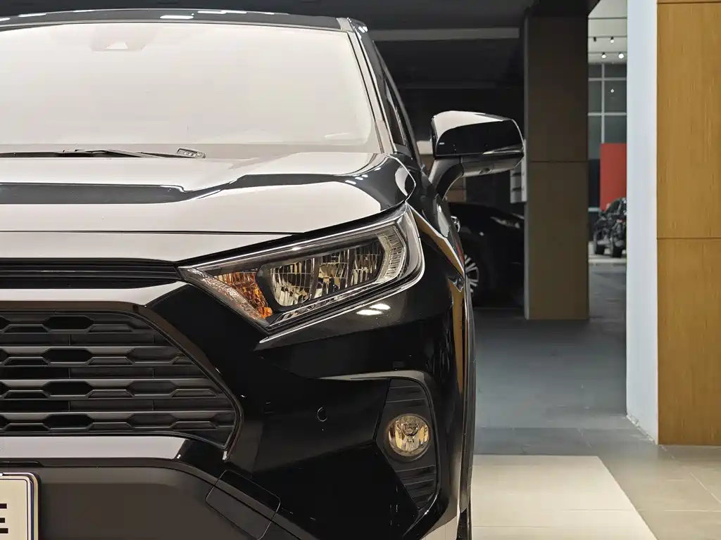 Toyota RAV4 2020 — фото 2