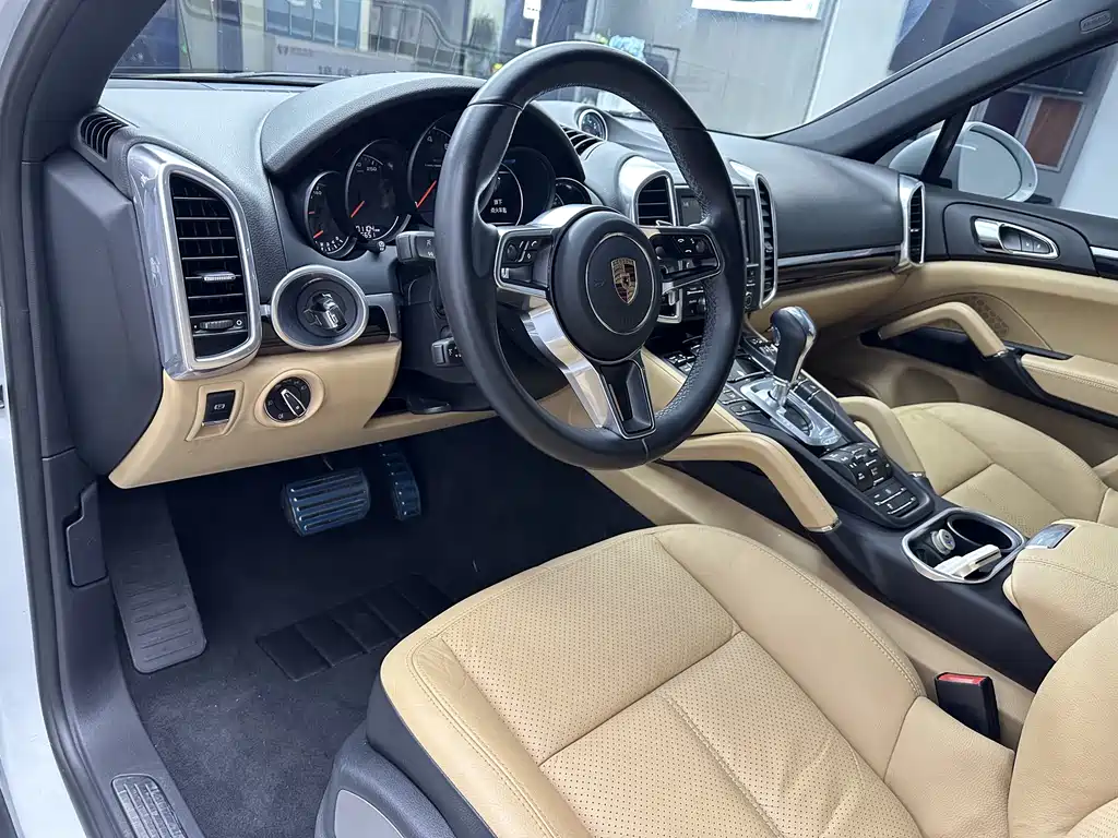 Porsche Cayenne 2016 — фото 12