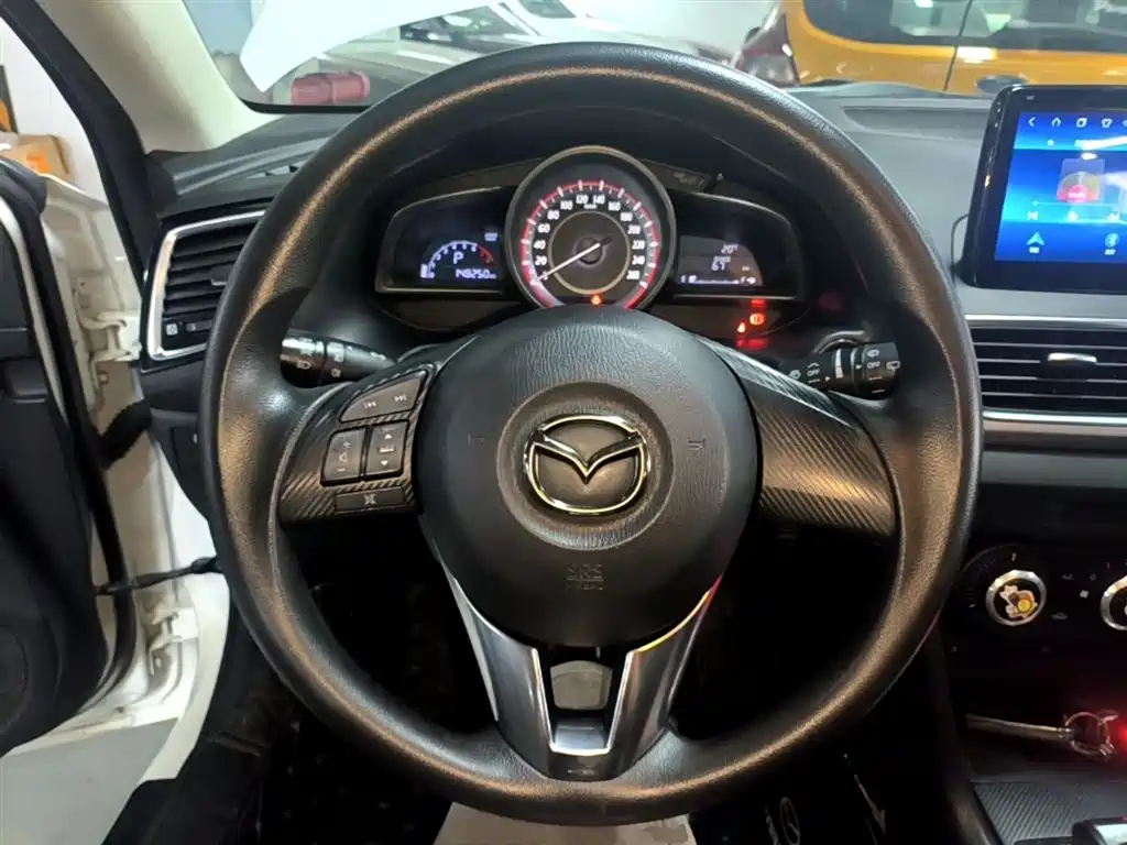 Mazda 3 Axela 2016 — фото 11