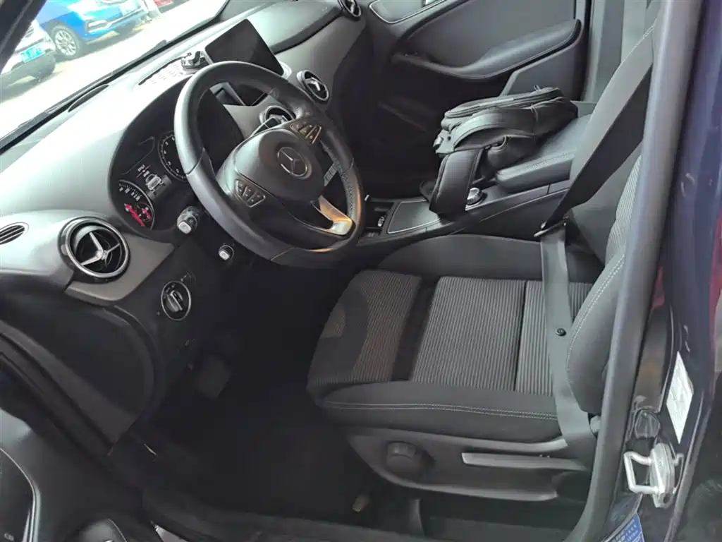 Mercedes-Benz B-Class 2018 — фото 15