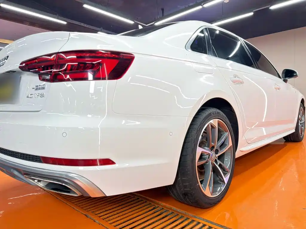 Audi A4L 2019 — фото 11