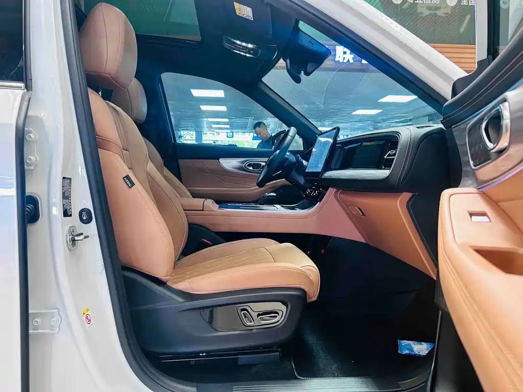 GAC Trumpchi GS8 2025 — фото 8