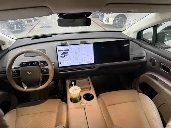 Li Auto i8 2025