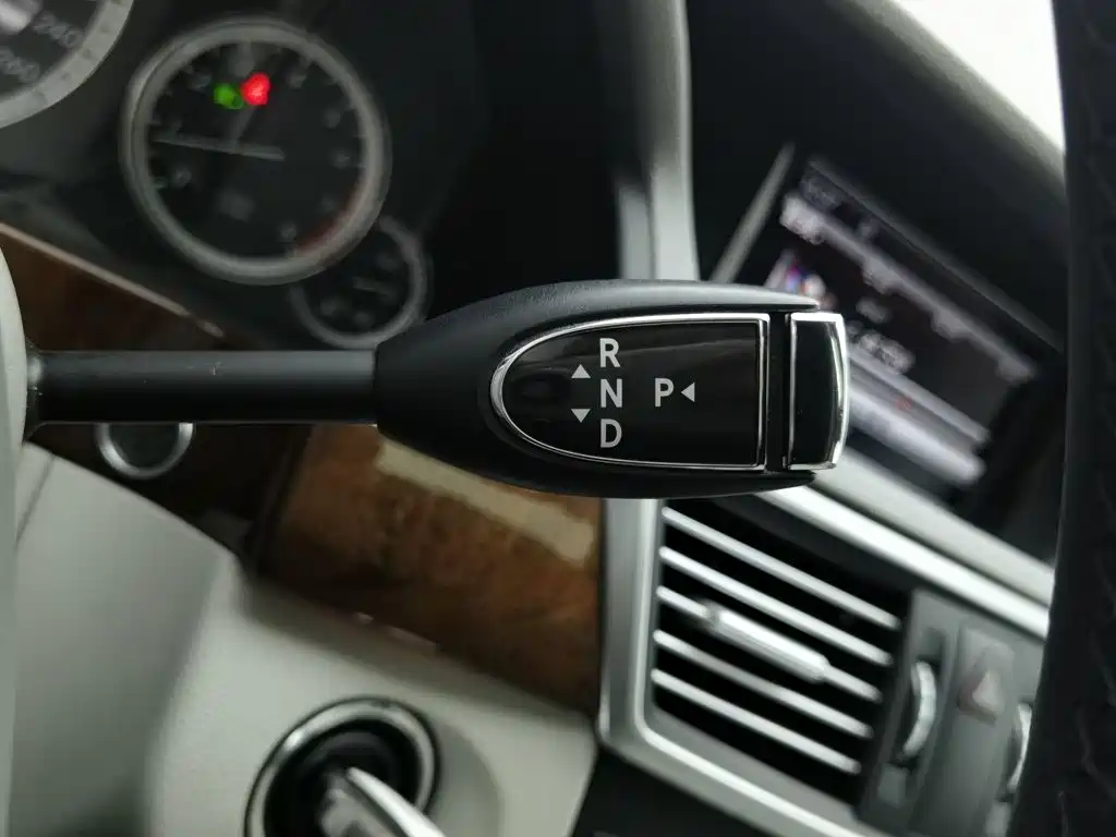 Mercedes-Benz E-Class 2013 — фото 13