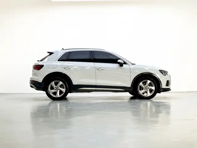 Audi Q3 2019 — фото 8