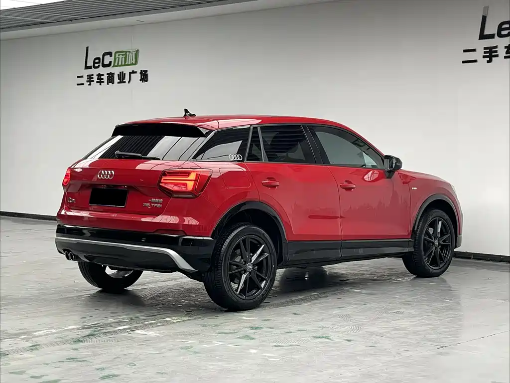 Audi Q2L 2021 — фото 4