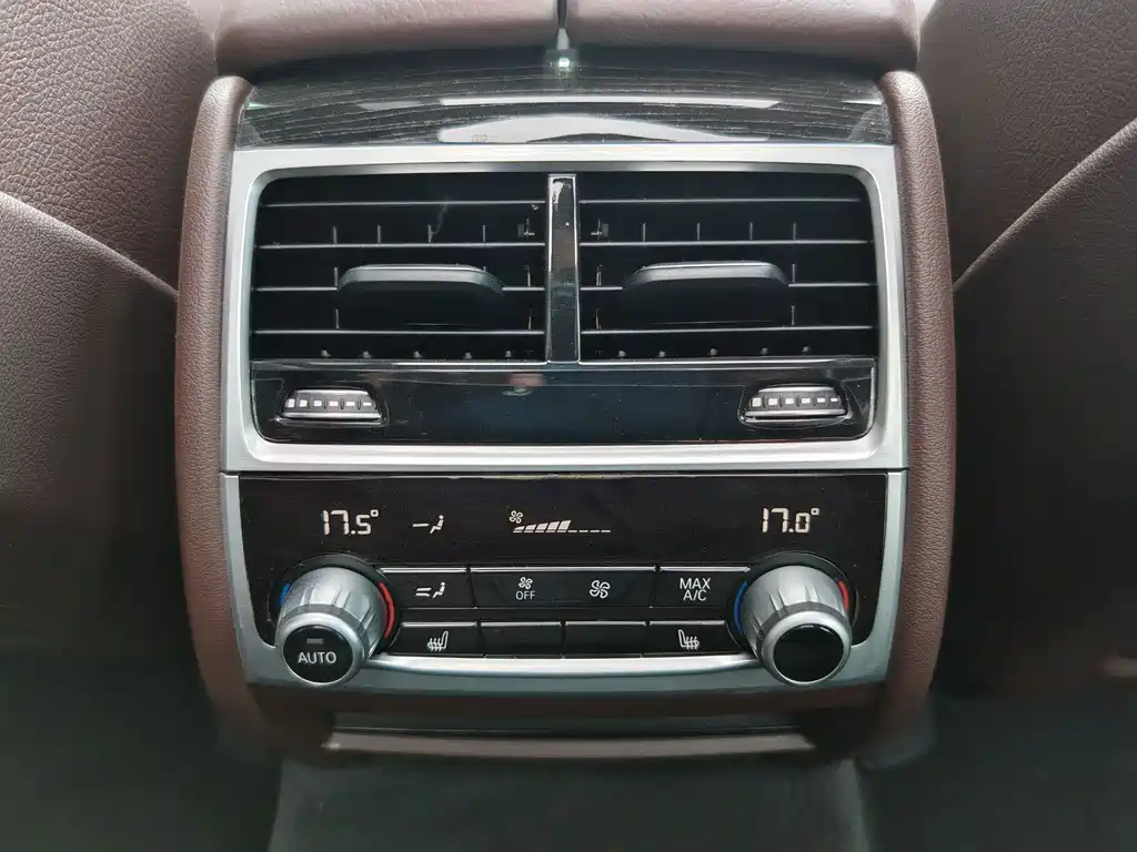BMW 7 Series 2018 — фото 26