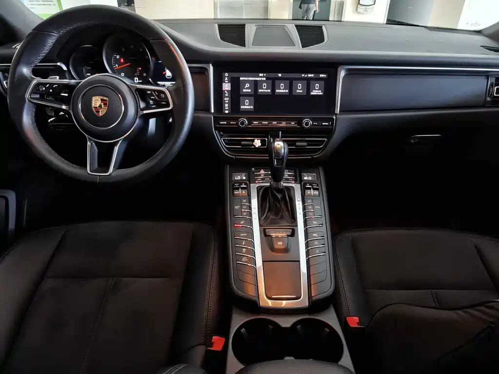 Porsche Macan 2020 — фото 11
