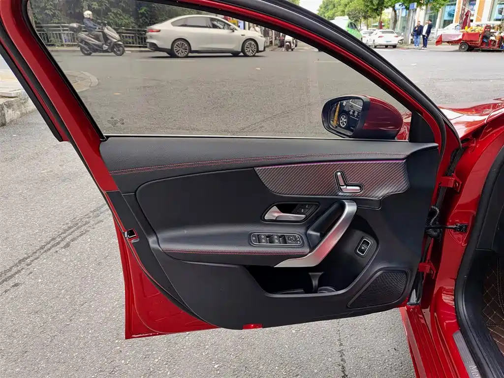Mercedes-Benz A-Class 2023 — фото 6
