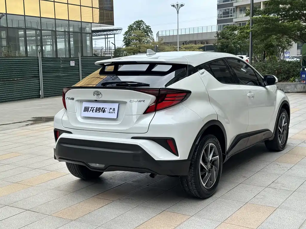 Toyota C-HR 2023 — фото 4