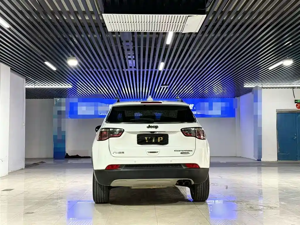 Jeep Compass 2018 — фото 11