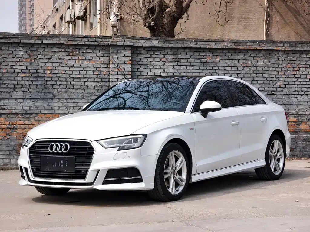 Audi A3 2019 — фото 1