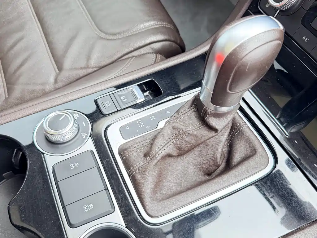 Volkswagen Touareg 2016 — фото 20