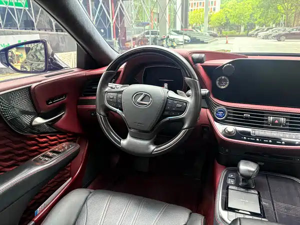 Lexus LS 2021