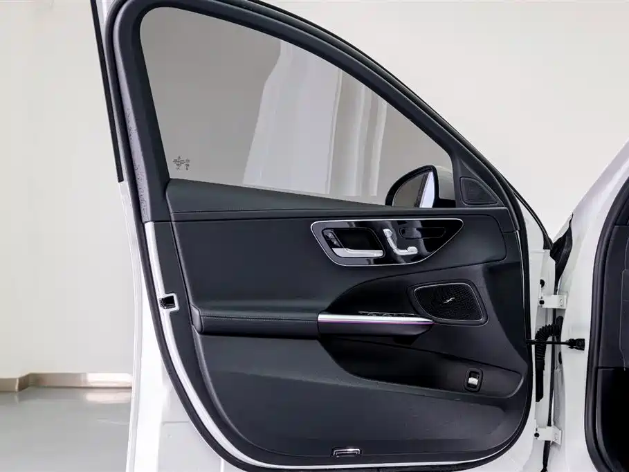 Mercedes-Benz C-Class 2023 — фото 10