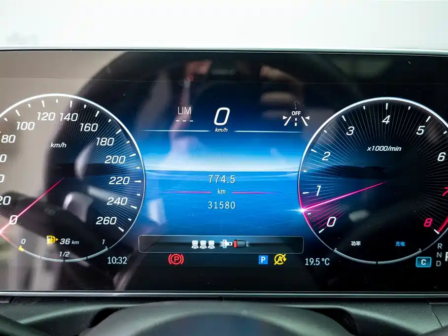 Mercedes-Benz C-Class 2023 — фото 13
