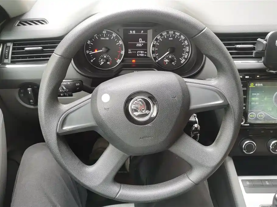 Skoda Octavia 2015 — фото 15