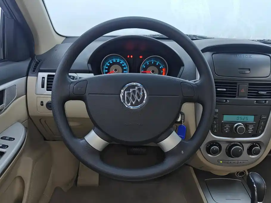 Buick Excelle 2015 — фото 15