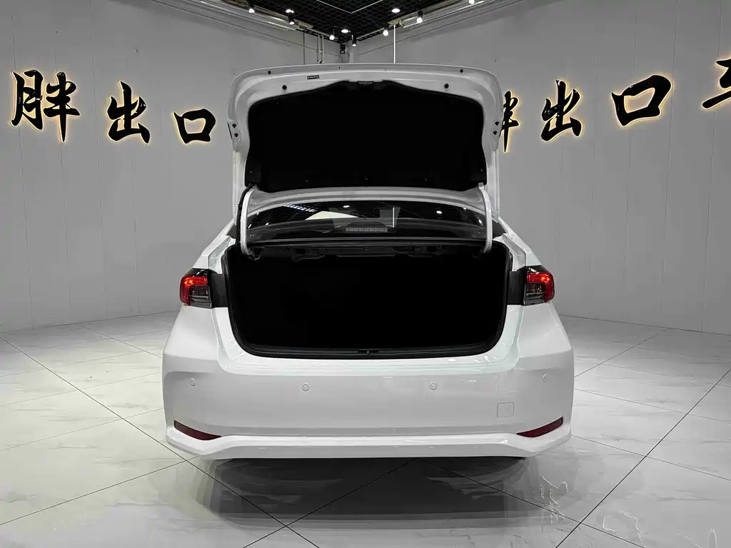 Toyota Corolla 2023 — фото 15