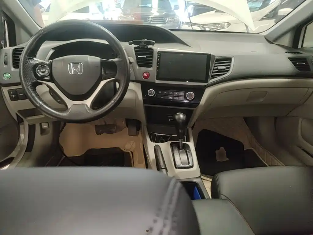 Honda Civic 2014 — фото 10