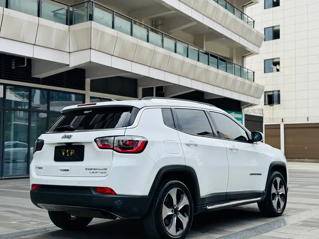 Jeep Compass 2017 — фото 8