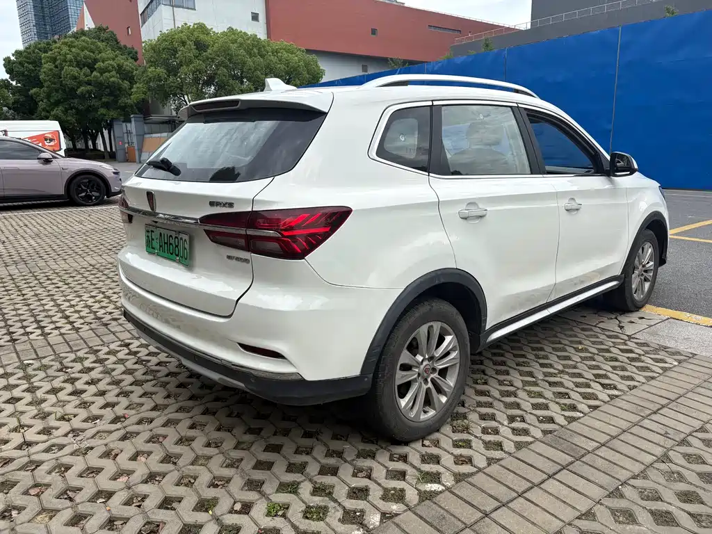 Roewe RX5 New Energy 2017 — фото 9