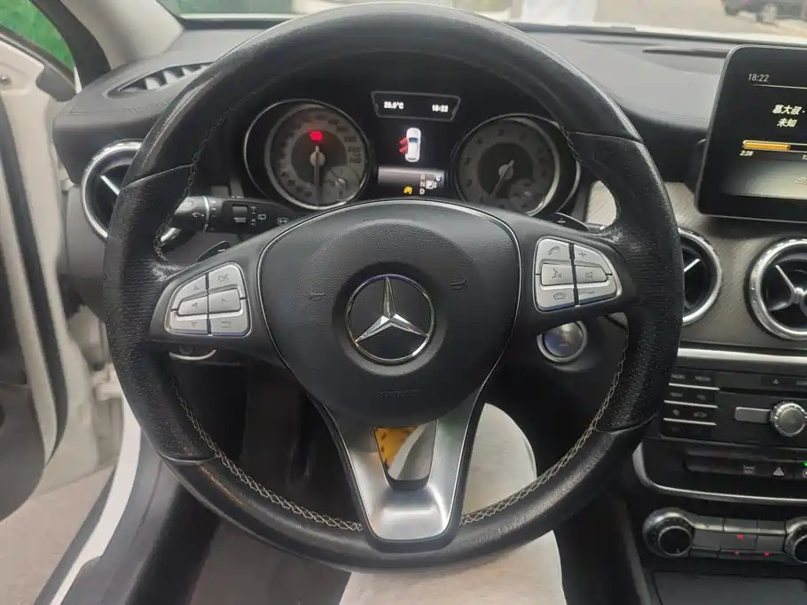 Mercedes-Benz GLA 2017 — фото 15