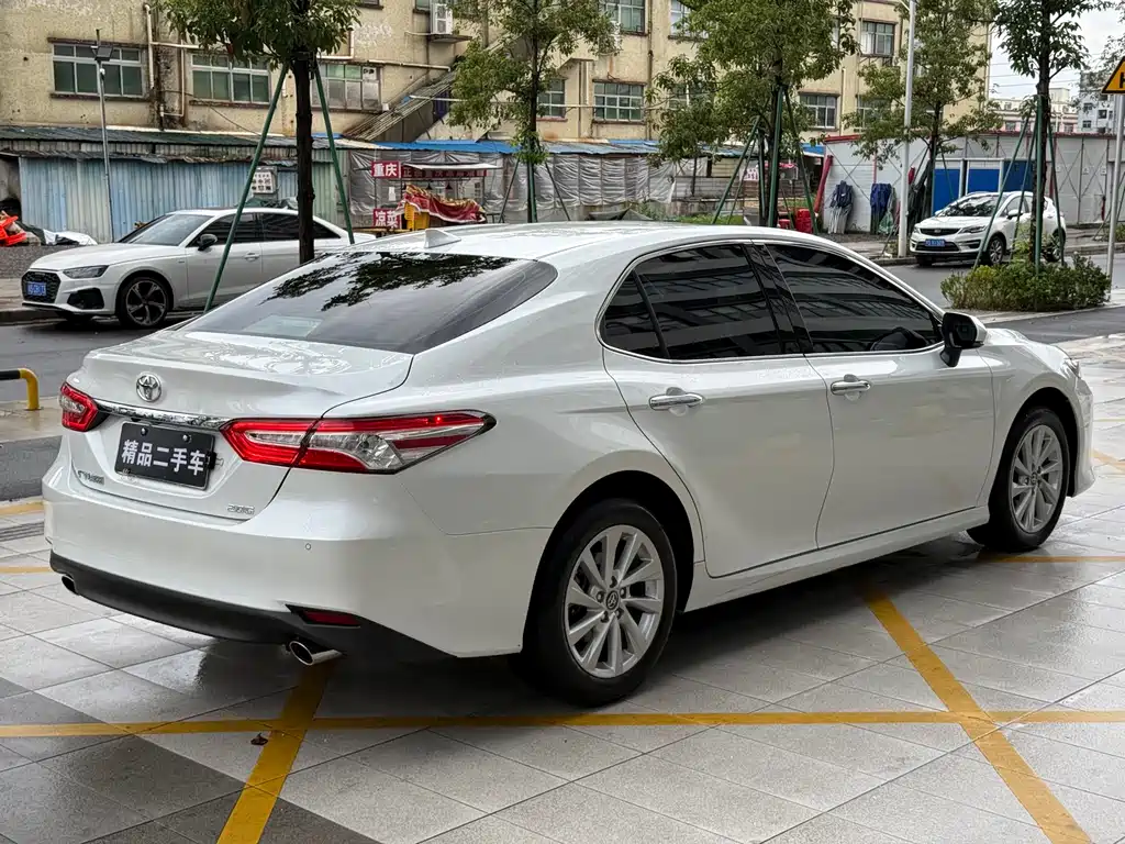 Toyota Camry 2023 — фото 12
