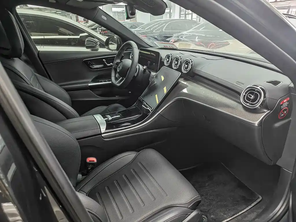 Mercedes-Benz C-Class 2025 — фото 8