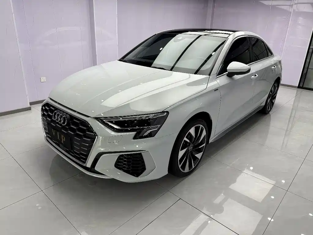 Audi A3 2023 — фото 1