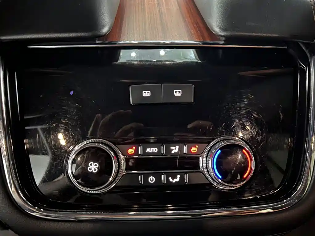 Lincoln Navigator 2018 — фото 16
